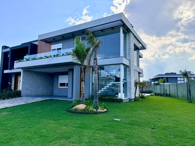 Sobrado com arquitetura uníca em Condomínio Beira Mar : 2ª foto da galeria de imagens do imóvel