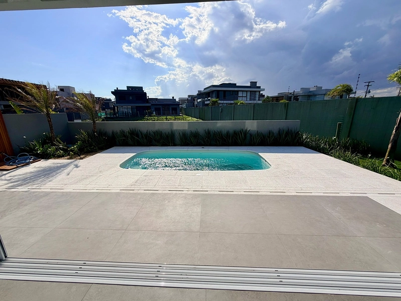 Sobrado com arquitetura uníca em Condomínio Beira Mar : 11ª foto da galeria de imagens do imóvel