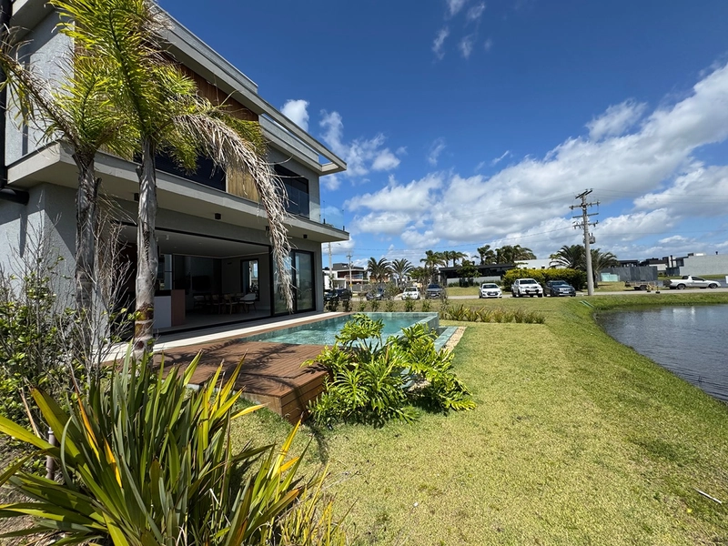 Sobrado beira Lago, com excelente padrão construtivo: 8ª foto da galeria de imagens do imóvel