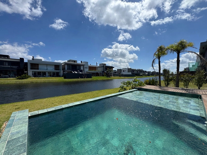 Sobrado beira Lago, com excelente padrão construtivo: 10ª foto da galeria de imagens do imóvel