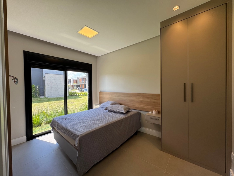 Sobrado beira Lago, com excelente padrão construtivo: 5ª foto da galeria de imagens do imóvel