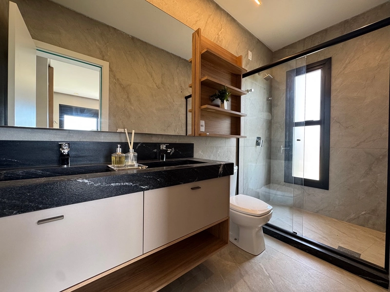 Sobrado beira Lago, com excelente padrão construtivo: 2ª foto da galeria de imagens do imóvel