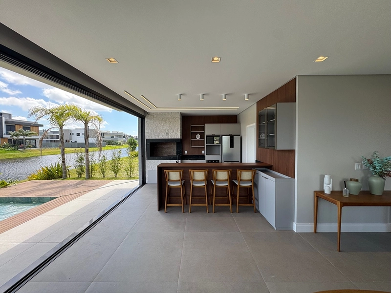 Sobrado beira Lago, com excelente padrão construtivo: 15ª foto da galeria de imagens do imóvel