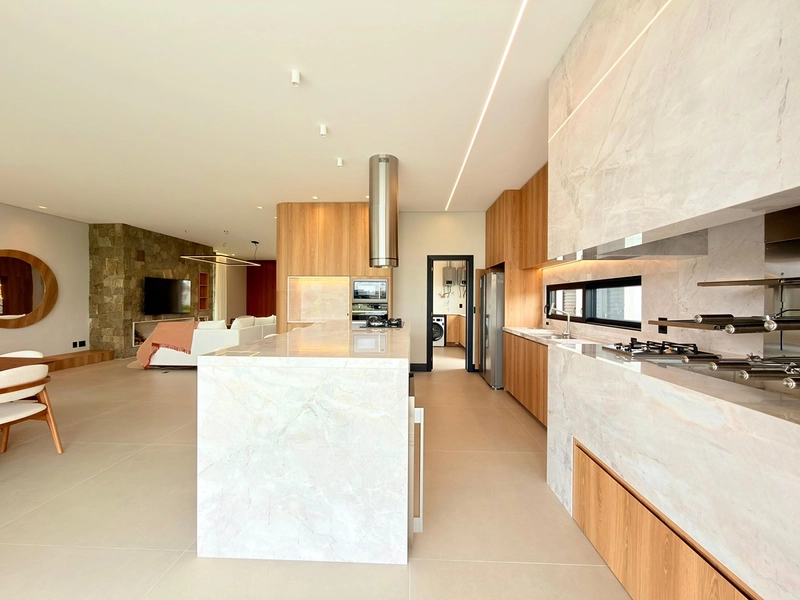 Sobrado de projeto diferenciado, com altíssimo padrão construtivo, beira lago.. : 18ª foto da galeria de imagens do imóvel