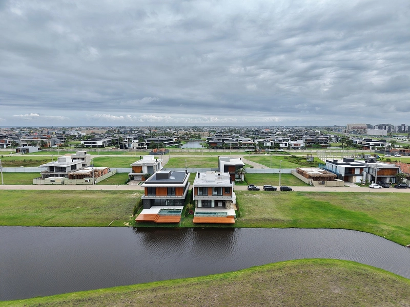 Sobrado de projeto diferenciado, com altíssimo padrão construtivo, beira lago.. : 55ª foto da galeria de imagens do imóvel