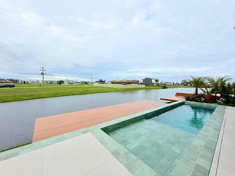 Sobrado de projeto diferenciado, com altíssimo padrão construtivo, beira lago.. : 26ª foto da galeria de imagens do imóvel