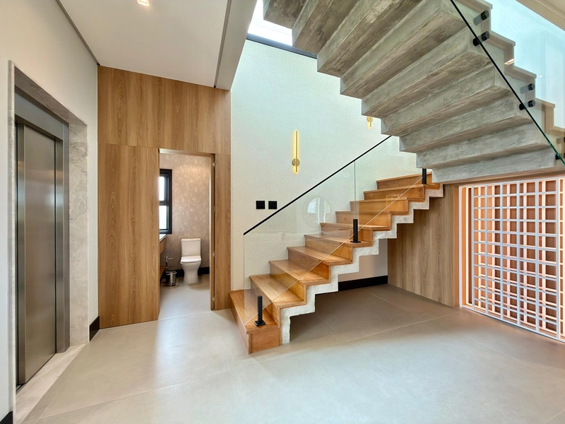 Sobrado de projeto diferenciado, com altíssimo padrão construtivo, beira lago.. : 3ª foto da galeria de imagens do imóvel