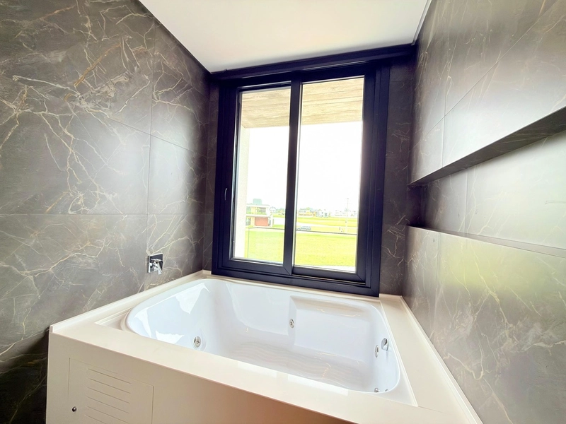 Sobrado de projeto diferenciado, com altíssimo padrão construtivo, beira lago.. : 39ª foto da galeria de imagens do imóvel