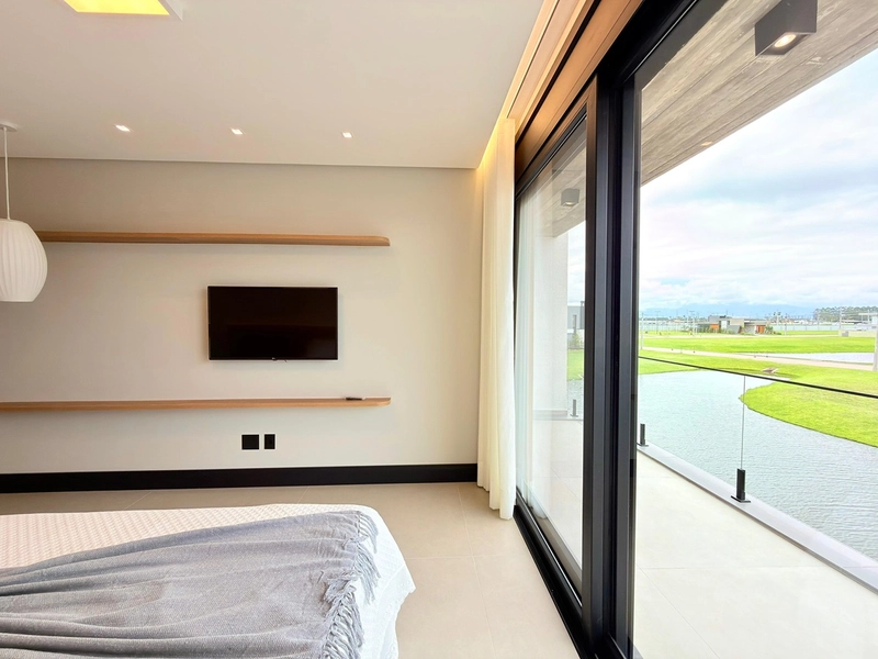 Sobrado de projeto diferenciado, com altíssimo padrão construtivo, beira lago.. : 36ª foto da galeria de imagens do imóvel