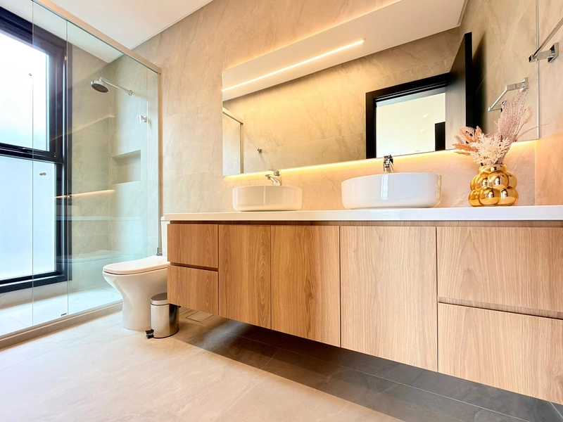 Sobrado de projeto diferenciado, com altíssimo padrão construtivo, beira lago.. : 33ª foto da galeria de imagens do imóvel