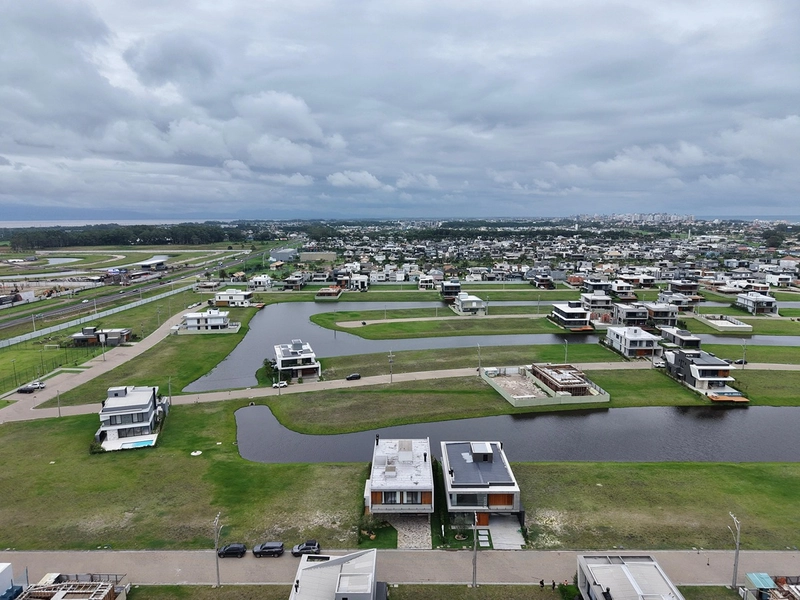 Sobrado de projeto diferenciado, com altíssimo padrão construtivo, beira lago.. : 58ª foto da galeria de imagens do imóvel