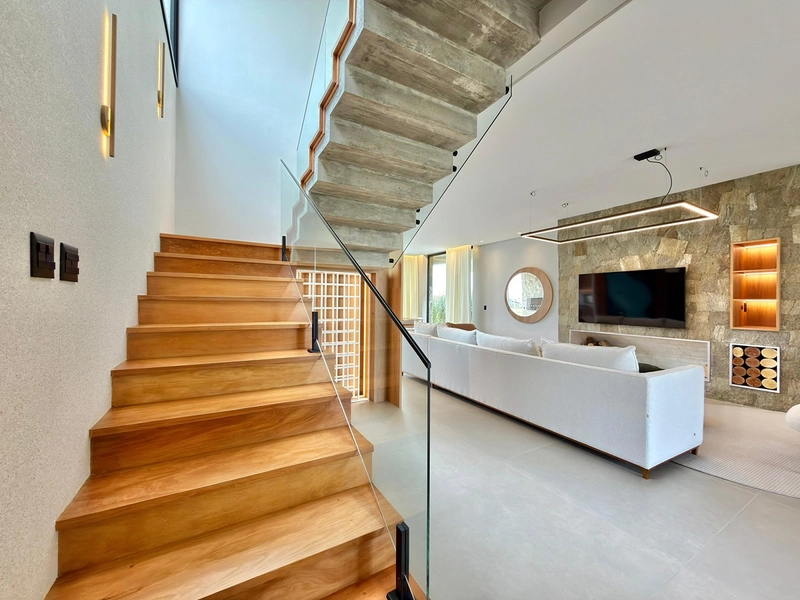 Sobrado de projeto diferenciado, com altíssimo padrão construtivo, beira lago.. : 6ª foto da galeria de imagens do imóvel