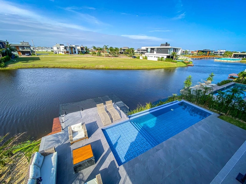 Sobrado com arquitetura uníca em Condomínio Sense!  : 2ª foto da galeria de imagens do imóvel