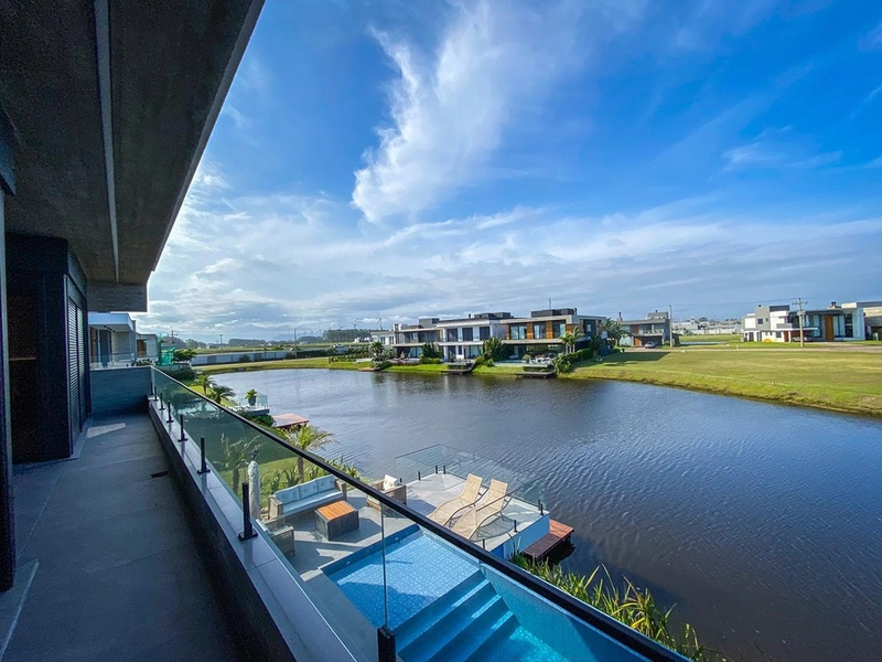 Sobrado com arquitetura uníca em Condomínio Sense!  : 4ª foto da galeria de imagens do imóvel