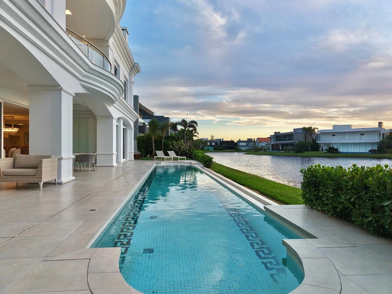 Mansão mobiliada e decorada, com academia privativa no condomínio Enseada em Xangri-Lá: 13ª foto da galeria de imagens do imóvel