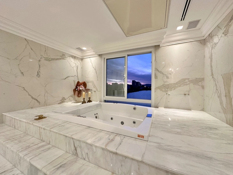 Mansão mobiliada e decorada, com academia privativa no condomínio Enseada em Xangri-Lá: 18ª foto da galeria de imagens do imóvel