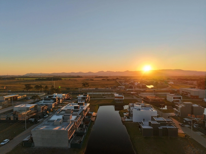 Exelente sobrado na beira lago, no Condominio Zen.: 3ª foto da galeria de imagens do imóvel