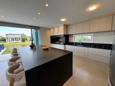 Linda Casa à beira do lago no condomínio Riviera. : 25ª foto da galeria de imagens do imóvel