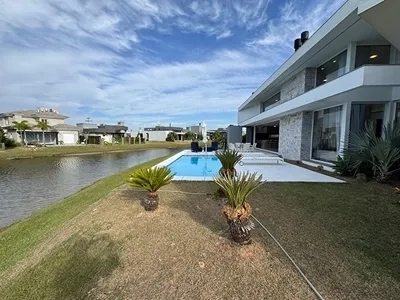 Linda Casa à beira do lago no condomínio Riviera. : 11ª foto da galeria de imagens do imóvel