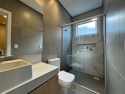 Linda Casa à beira do lago no condomínio Riviera. : 28ª foto da galeria de imagens do imóvel