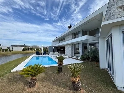 Linda Casa à beira do lago no condomínio Riviera. : 10ª foto da galeria de imagens do imóvel