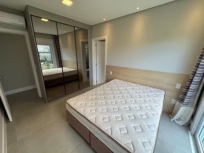 Linda Casa à beira do lago no condomínio Riviera. : 33ª foto da galeria de imagens do imóvel