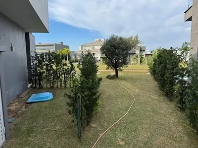 Linda Casa à beira do lago no condomínio Riviera. : 5ª foto da galeria de imagens do imóvel