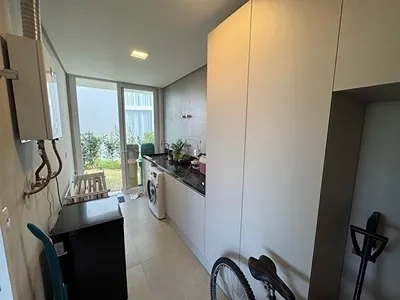 Linda Casa à beira do lago no condomínio Riviera. : 7ª foto da galeria de imagens do imóvel