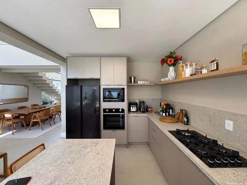 Sobrado de projeto diferenciado, com altíssimo padrão construtivo. : 15ª foto da galeria de imagens do imóvel