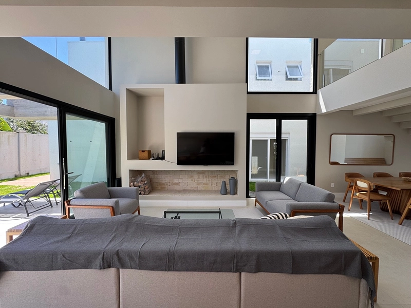 Sobrado de projeto diferenciado, com altíssimo padrão construtivo. : 3ª foto da galeria de imagens do imóvel