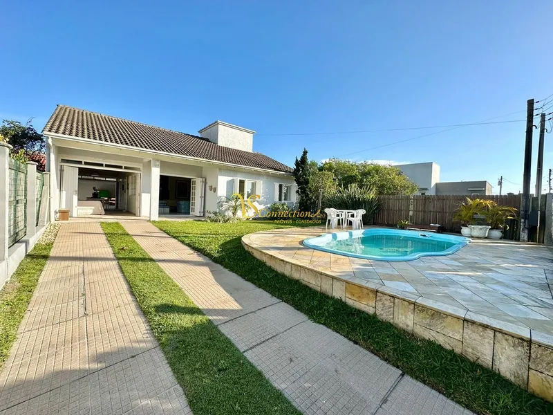 Casa com Piscina: 1ª foto da galeria de imagens do imóvel