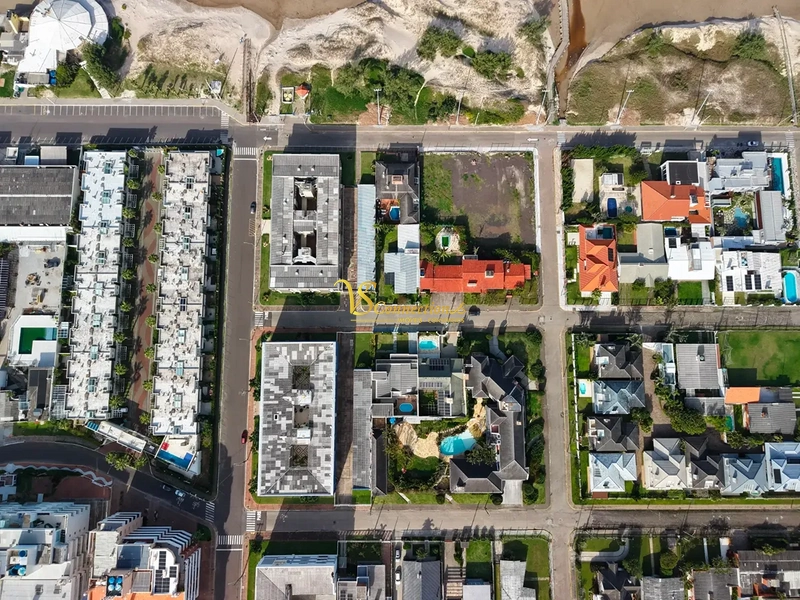 CASA DE ALTO PADRÃO À VENDA EM ATLÂNTIDA – XANGRI-LÁ | 4 SUÍTES A 1 QUADRA DO MAR!: 4ª foto da galeria de imagens do imóvel