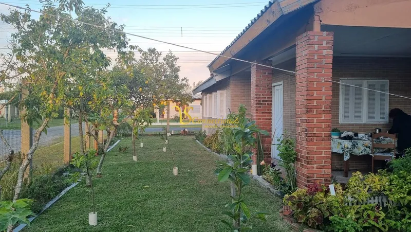 CASA À VENDA EM ATLÂNTIDA SUL: 1ª foto da galeria de imagens do imóvel