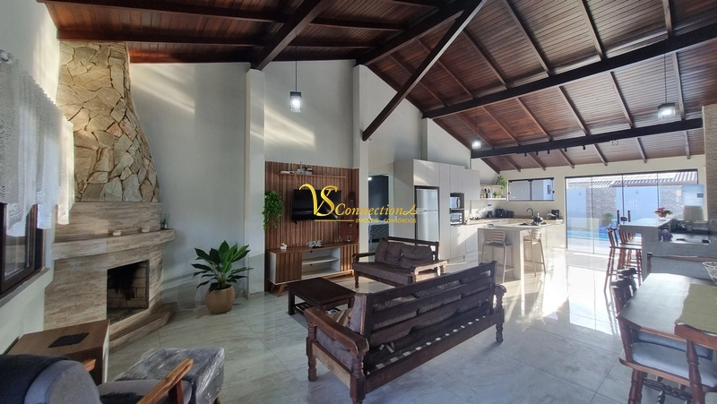 AMPLA CASA À VENDA EM ATLÂNTIDA SUL: 3ª foto da galeria de imagens do imóvel