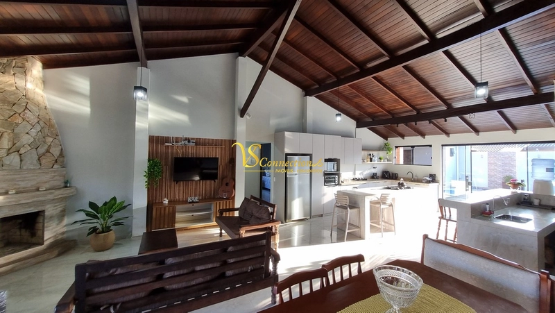 AMPLA CASA À VENDA EM ATLÂNTIDA SUL: 6ª foto da galeria de imagens do imóvel