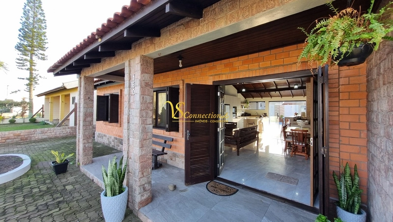 AMPLA CASA À VENDA EM ATLÂNTIDA SUL: 2ª foto da galeria de imagens do imóvel