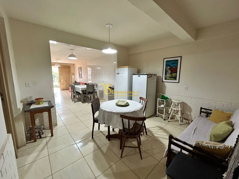 CASA MOBILIADA COM PÁTIO AMPLO À VENDA ! Próximo da Beira-Mar!!!: 5ª foto da galeria de imagens do imóvel