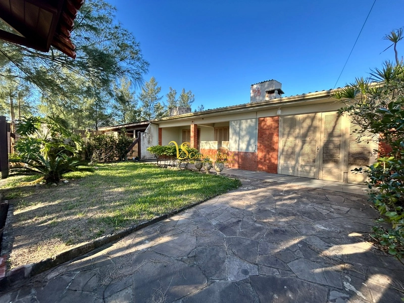CASA MOBILIADA COM PÁTIO AMPLO À VENDA ! Próximo da Beira-Mar!!!: 1ª foto da galeria de imagens do imóvel