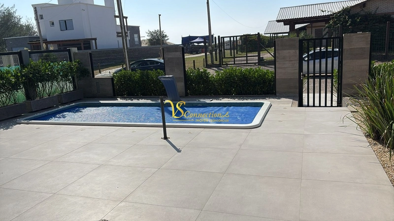 Casa mobiliada com móveis sob medida! PRÓXIMO AO MAR E COM PISCINA!!!: 2ª foto da galeria de imagens do imóvel