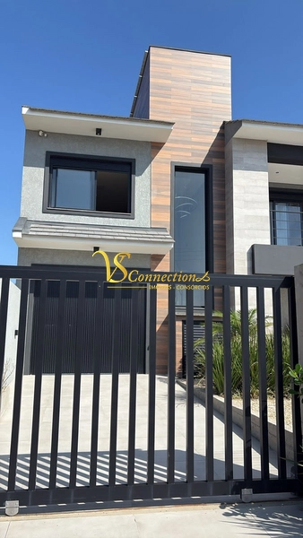 Casa mobiliada com móveis sob medida! PRÓXIMO AO MAR E COM PISCINA!!!: 1ª foto da galeria de imagens do imóvel