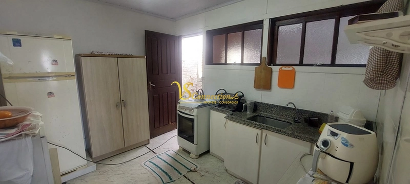 Oportunidade para Construtores e Investidores | Casa com Piscina por Apenas R$ 400 Mil: 12ª foto da galeria de imagens do imóvel