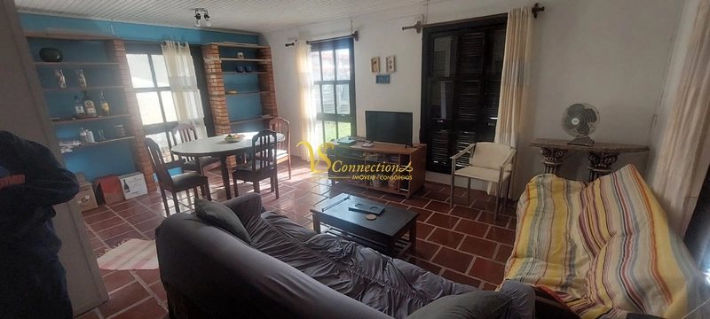 Oportunidade para Construtores e Investidores | Casa com Piscina por Apenas R$ 400 Mil: 2ª foto da galeria de imagens do imóvel
