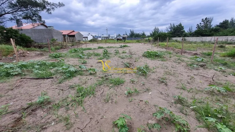 TERRENO À VENDA EM ATLANTIDA SUL NA AV. PARAGUASSU.: 1ª foto da galeria de imagens do imóvel