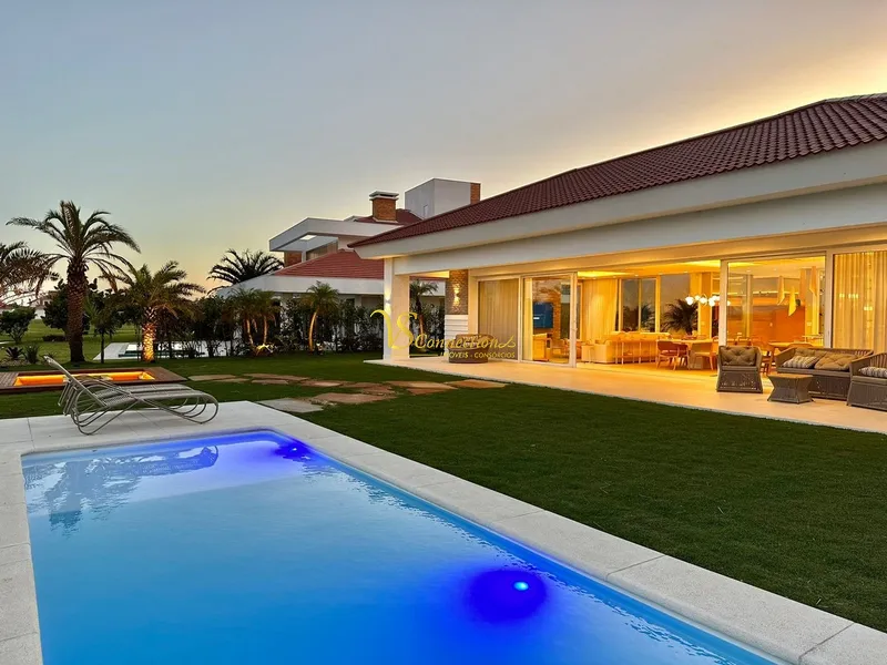 Excelente localização, em península, fundos para lago, e campo de Golf: 1ª foto da galeria de imagens do imóvel