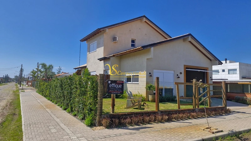 Casa de Esquina com 230m²: Espaço, Conforto e Excelente Localização: 1ª foto da galeria de imagens do imóvel