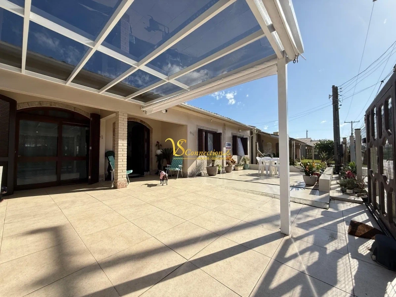 CASA A 50M DA PRAIA COM PISCINA: 1ª foto da galeria de imagens do imóvel
