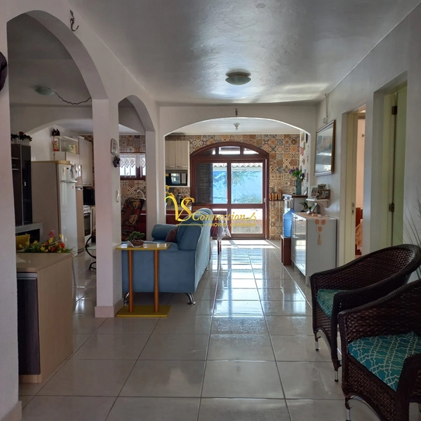 CASA A 50M DA PRAIA COM PISCINA: 12ª foto da galeria de imagens do imóvel