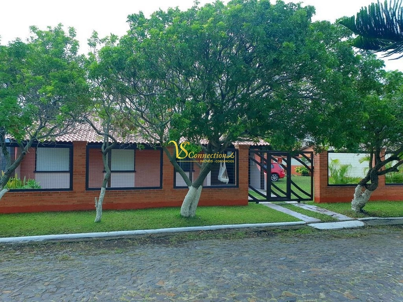 CASA COM 8 DORMITÓRIOS APENAS 150M DA PRAIA: 1ª foto da galeria de imagens do imóvel