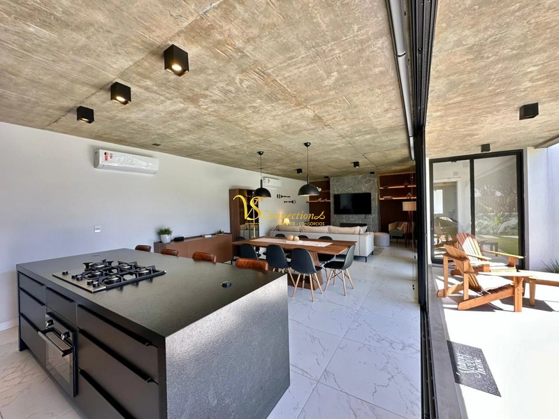 Casa retrofit mobiliada decorada a  metros do mar ,Centro de Xangri-lá: 6ª foto da galeria de imagens do imóvel