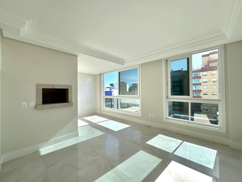 Neoclássico a poucos metros da Praia: 2ª foto da galeria de imagens do imóvel